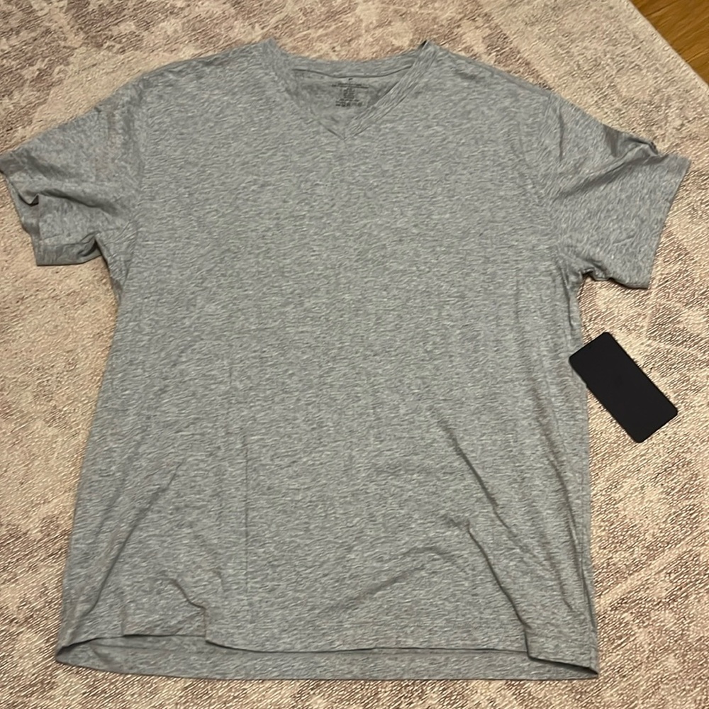 NWT men’s fabletics vneck